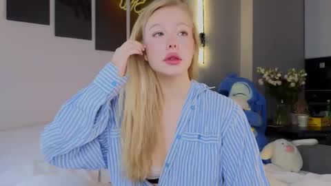 Snapshot of emily_shepard chatting on 02/18/26, 03:46 emily shepard online show from 02/18/26, 03:46