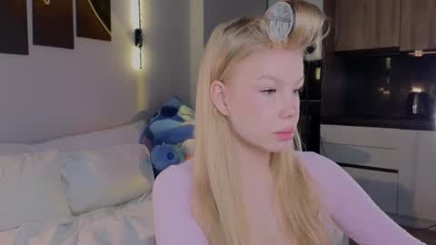 Snapshot of emily_shepard chatting on 03/31/26, 02:13 emily shepard online show from 03/31/26, 02:13