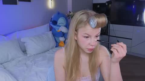 Snapshot of emily_shepard chatting on 04/10/26, 02:39 emily shepard online show from 04/10/26, 02:39