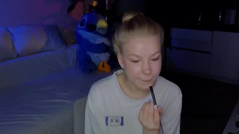 Snapshot of emily_shepard chatting on 05/14/26, 01:45 emily shepard online show from 05/14/26, 01:45