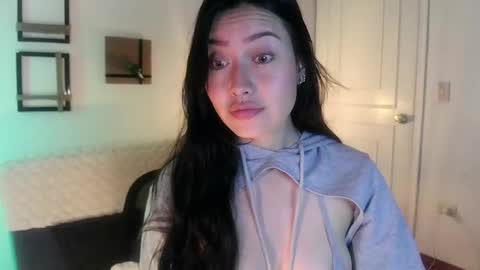 Snapshot of emily_swan_04 chatting on 02/20/25, 01:57 Emily Swan online show from 02/20/25, 01:57