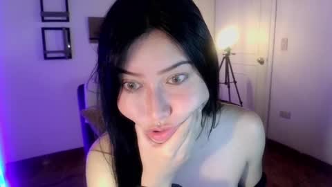 Snapshot of emily_swan_04 chatting on 02/21/25, 02:17 Emily Swan online show from 02/21/25, 02:17