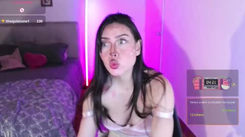 Snapshot of emily_swan_04 chatting on 10/16/25, 02:12 Emily Swan online show from 10/16/25, 02:12