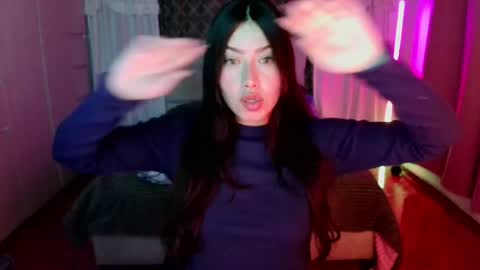 Snapshot of emily_swan_04 chatting on 05/14/26, 01:45 Emily Swan online show from 05/14/26, 01:45