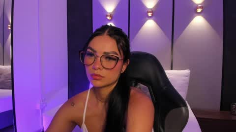 Snapshot of emily_tolson chatting on 05/27/26, 07:55 emily_tolson online show from 05/27/26, 07:55