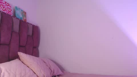 Snapshot of emily_w2 chatting on 10/25/25, 04:20 emily_w2 online show from 10/25/25, 04:20