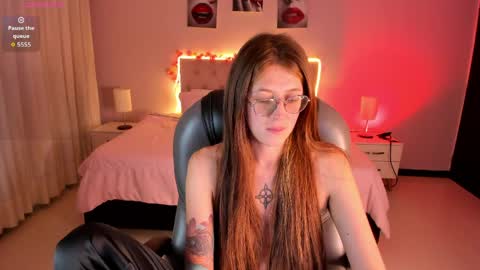 emily_warren__ online show from 04/07/26, 09:26