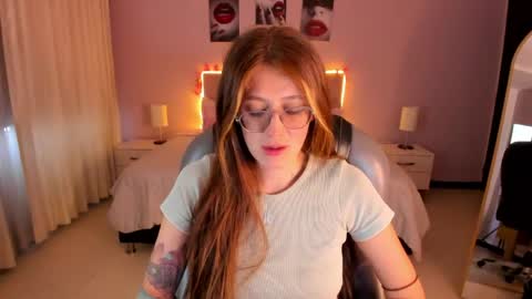 emily_warren__ online show from 04/30/26, 08:37