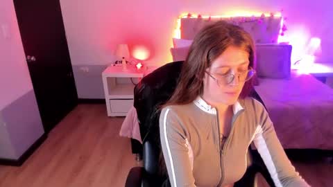 emily_warren__ online show from 06/04/26, 08:15