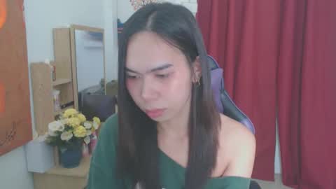 Snapshot of emily_xo143 chatting on 05/07/26, 12:21 emily_xo143 online show from 05/07/26, 12:21