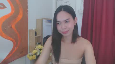 Snapshot of emily_xo143 chatting on 05/17/26, 02:35 emily_xo143 online show from 05/17/26, 02:35