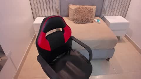 Snapshot of emilyangel1 chatting on 03/26/26, 12:44 E M Y L Y online show from 03/26/26, 12:44