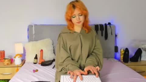 Snapshot of emilyangels chatting on 11/19/25, 11:32 Baby Emelli online show from 11/19/25, 11:32