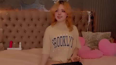 Snapshot of emilyangels chatting on 12/15/25, 07:45 Baby Emelli online show from 12/15/25, 07:45