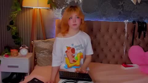 Snapshot of emilyangels chatting on 12/17/25, 08:20 Baby Emelli online show from 12/17/25, 08:20