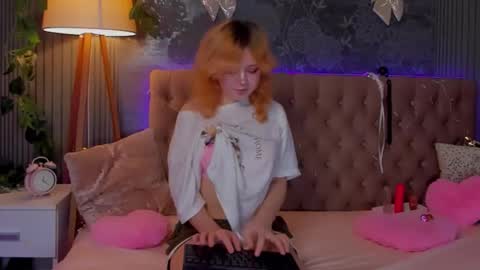 Snapshot of emilyangels chatting on 12/19/25, 07:15 Baby Emelli online show from 12/19/25, 07:15