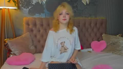 Snapshot of emilyangels chatting on 01/08/26, 06:48 Baby Emelli online show from 01/08/26, 06:48