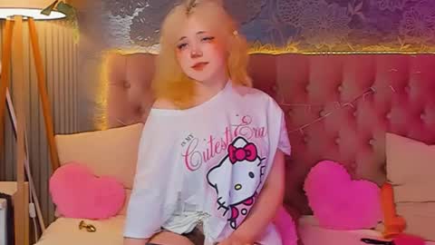 Snapshot of emilyangels chatting on 04/22/26, 06:49 Baby Emelli online show from 04/22/26, 06:49