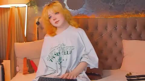 Snapshot of emilyangels chatting on 04/27/26, 06:00 Baby Emelli online show from 04/27/26, 06:00