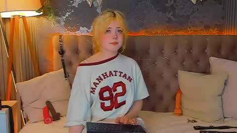 Snapshot of emilyangels chatting on 04/30/26, 06:53 Baby Emelli online show from 04/30/26, 06:53