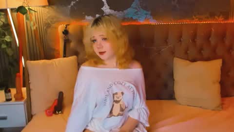 Snapshot of emilyangels chatting on 05/20/26, 06:30 Baby Emelli online show from 05/20/26, 06:30