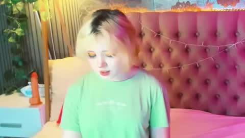 Snapshot of emilyangels chatting on 05/27/26, 06:10 Baby Emelli online show from 05/27/26, 06:10