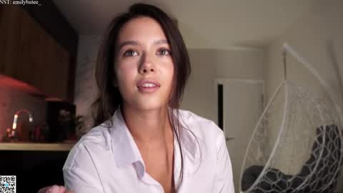 Snapshot of emilybatee chatting on 04/20/26, 06:31 emilybatee online show from 04/20/26, 06:31