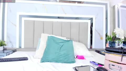 Emily online show from 03/06/25, 01:57