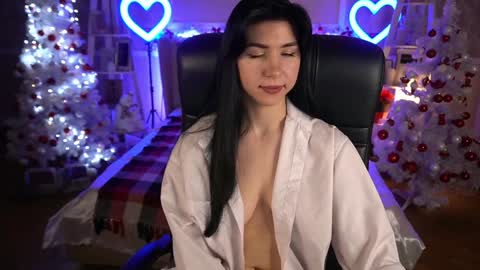 Snapshot of emilycandys chatting on 12/16/24, 01:00 Emy online show from 12/16/24, 01:00