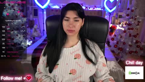 Snapshot of emilycandys chatting on 12/17/24, 10:34 Emy online show from 12/17/24, 10:34
