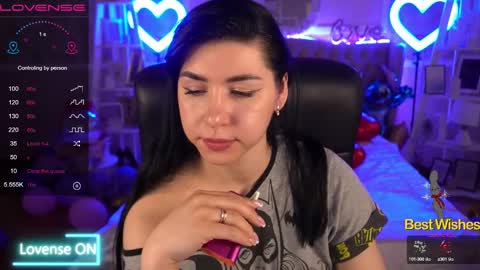 Snapshot of emilycandys chatting on 02/11/25, 12:58 Emy online show from 02/11/25, 12:58