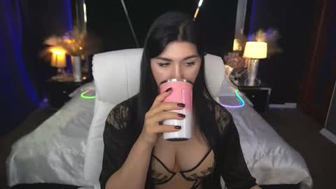 Emy online show from 11/06/25, 07:20