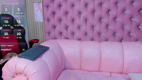 Emily online show from 12/04/25, 04:27