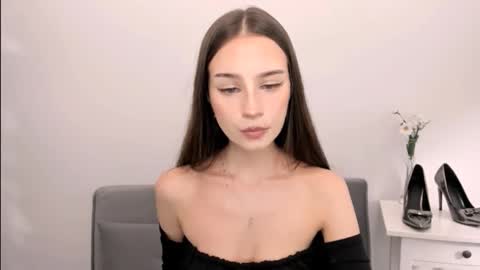 Snapshot of emilycharming chatting on 03/05/26, 09:11 EmilyCharming online show from 03/05/26, 09:11