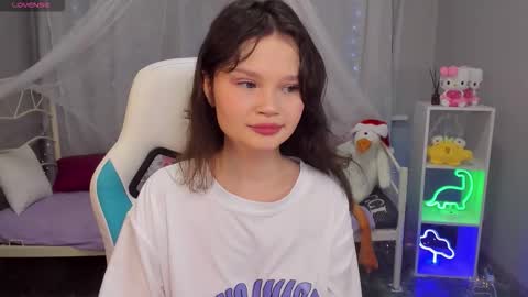 Snapshot of emilychaves chatting on 12/19/25, 04:41 Emilyhaves online show from 12/19/25, 04:41