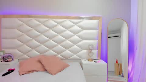 Snapshot of emilyclay_1 chatting on 03/20/26, 09:52 Sweet Emily online show from 03/20/26, 09:52