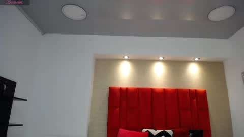 Snapshot of emilycley chatting on 04/04/26, 08:17 EMILY online show from 04/04/26, 08:17