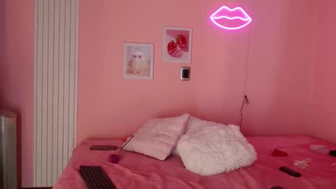 Snapshot of emilycollins__ chatting on 03/11/26, 05:35 Emily online show from 03/11/26, 05:35