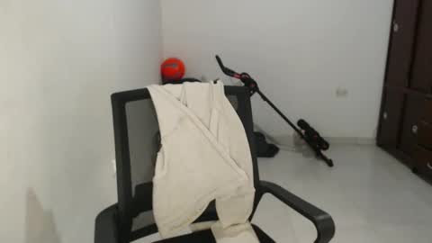 Snapshot of emilycute_18 chatting on 03/11/25, 07:14 emily online show from 03/11/25, 07:14