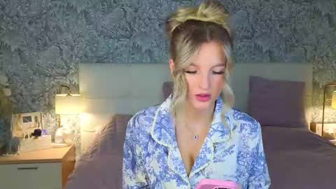 emilydancee online show from 11/07/25, 04:23