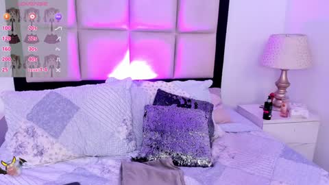 Snapshot of emilyevanns_ chatting on 12/06/24, 07:32 Emily online show from 12/06/24, 07:32