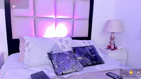 Snapshot of emilyevanns_ chatting on 12/07/24, 11:23 Emily online show from 12/07/24, 11:23