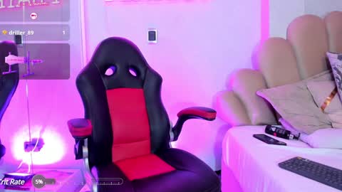 Snapshot of emilyevanns_ chatting on 12/10/24, 09:44 Emily online show from 12/10/24, 09:44