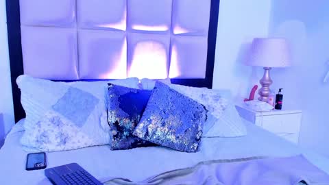 Snapshot of emilyevanns_ chatting on 12/11/24, 06:58 Emily online show from 12/11/24, 06:58