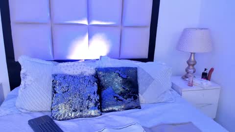 Snapshot of emilyevanns_ chatting on 12/17/24, 08:10 Emily online show from 12/17/24, 08:10