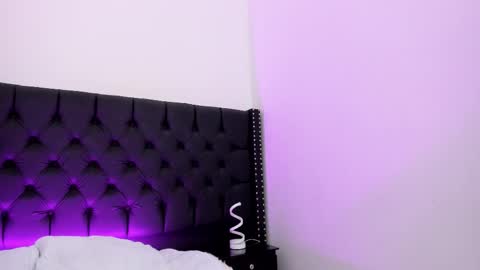 Snapshot of emilyevanss1_ chatting on 01/06/26, 05:11 Emily online show from 01/06/26, 05:11