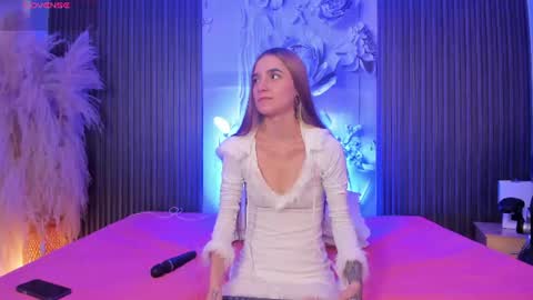 Snapshot of emilyevanss1_ chatting on 07/19/26, 05:55 Emily online show from 07/19/26, 05:55