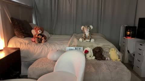 Snapshot of emilyfawn chatting on 03/22/26, 03:21 emilyfawn online show from 03/22/26, 03:21
