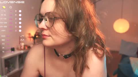 Snapshot of emilyforelsket chatting on 12/22/24, 12:27 Emily online show from 12/22/24, 12:27