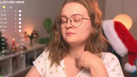 Snapshot of emilyforelsket chatting on 12/26/24, 12:05 Emily online show from 12/26/24, 12:05